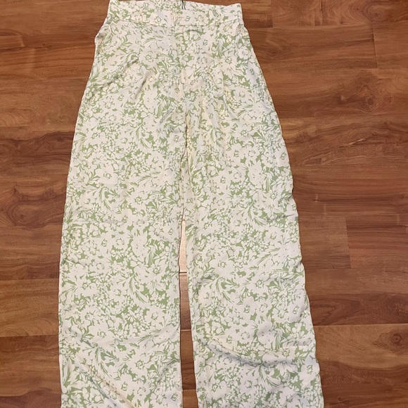 RESA floral pants, great silk material! Tags on, never worn. - Picture 3 of 3